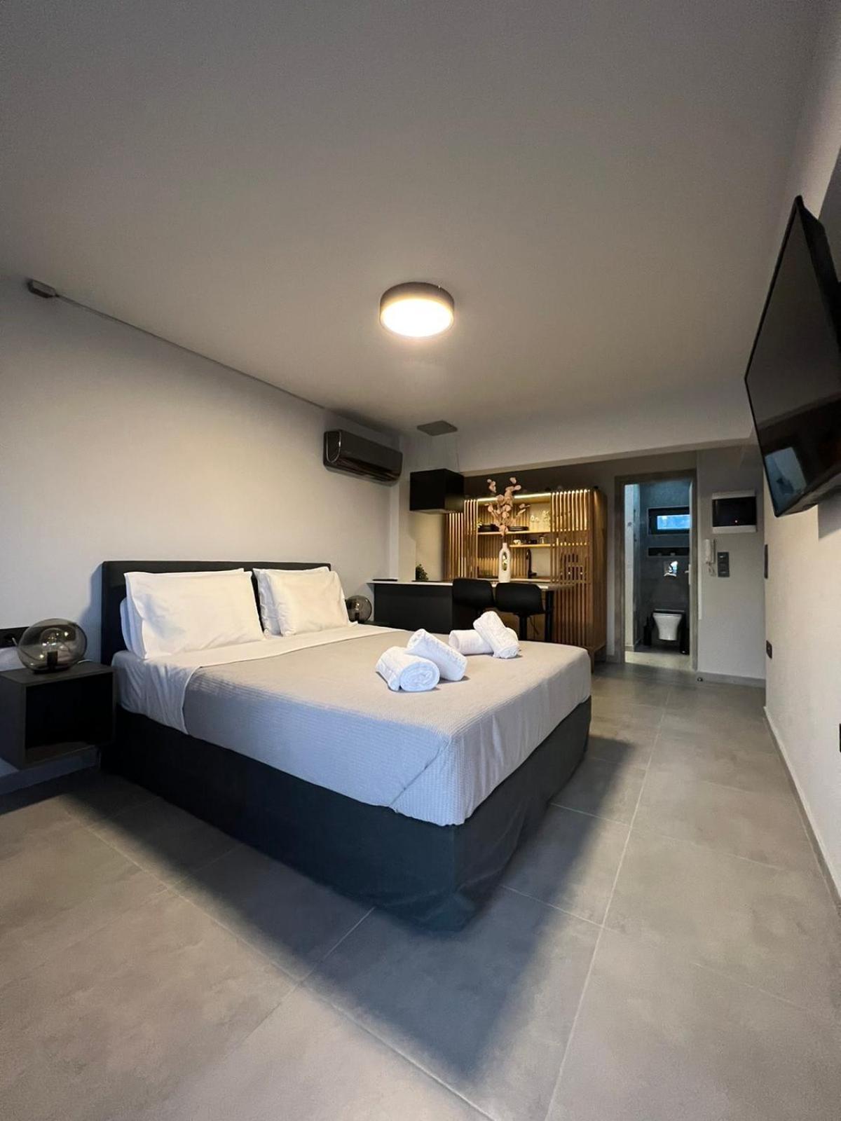 Loft Spa Greece - Enjoy Our Jacuzzi Kalamata Exterior foto