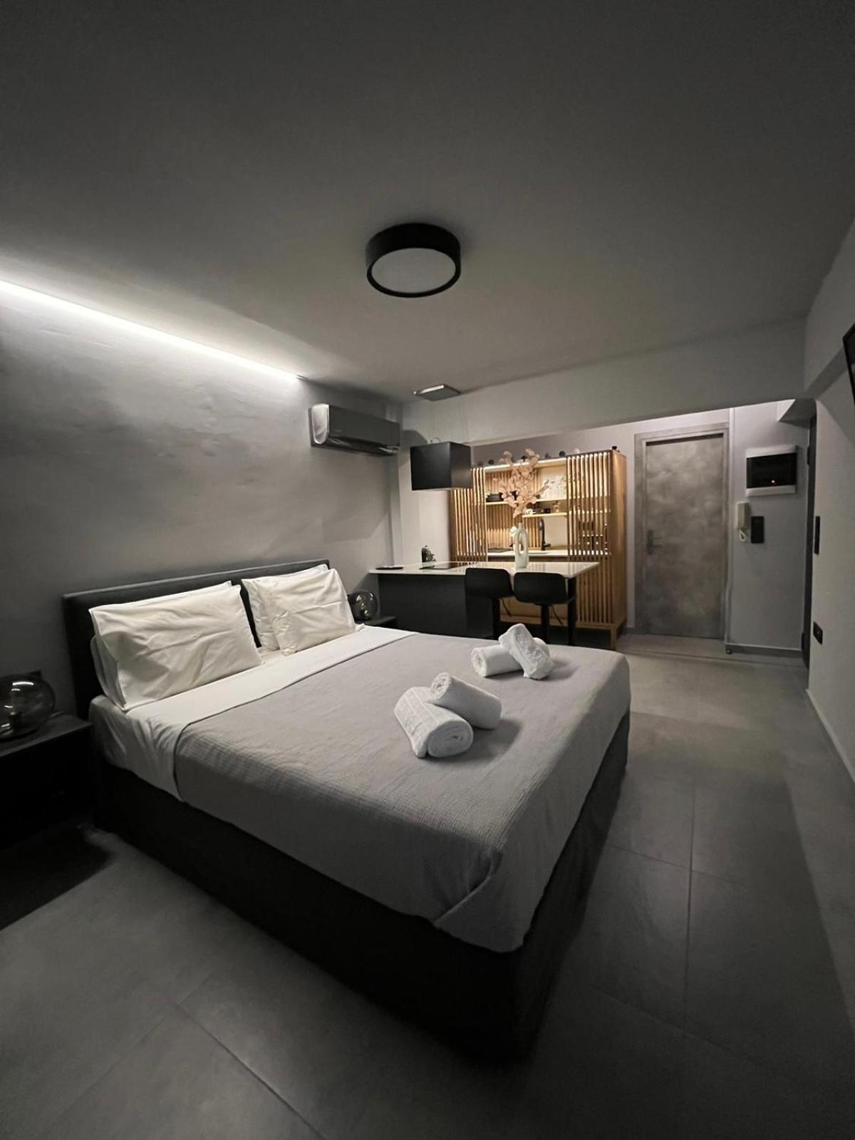 Loft Spa Greece - Enjoy Our Jacuzzi Kalamata Exterior foto